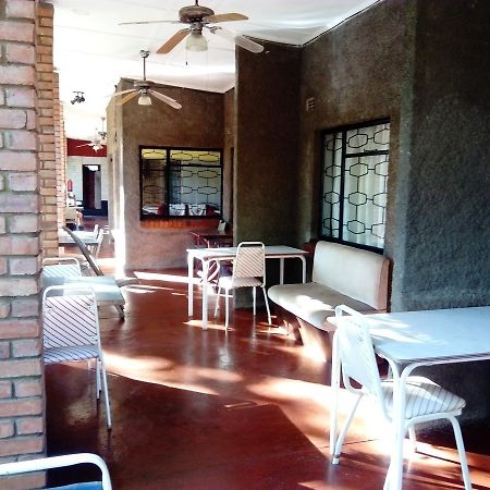 Pennywise Cottages Victoria Falls Kültér fotó